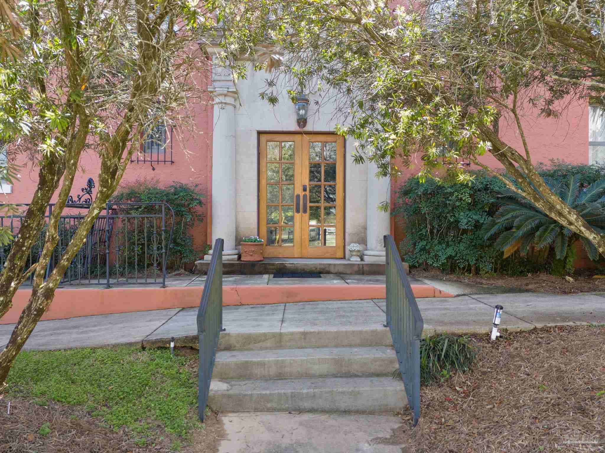 2007 E Gadsden St # 301