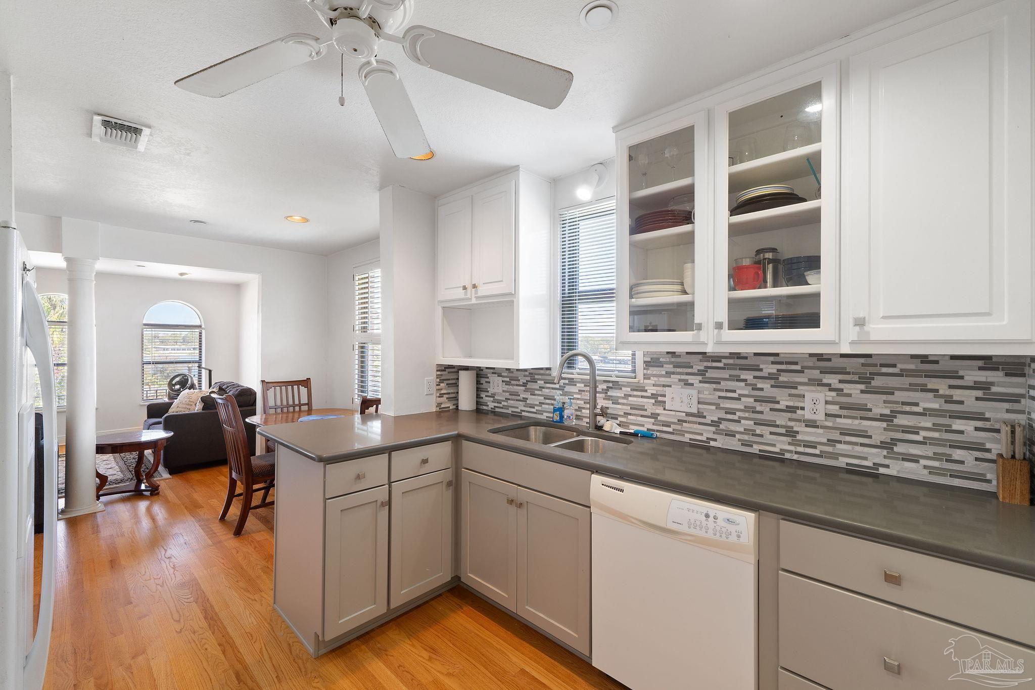 2007 E Gadsden St # 301