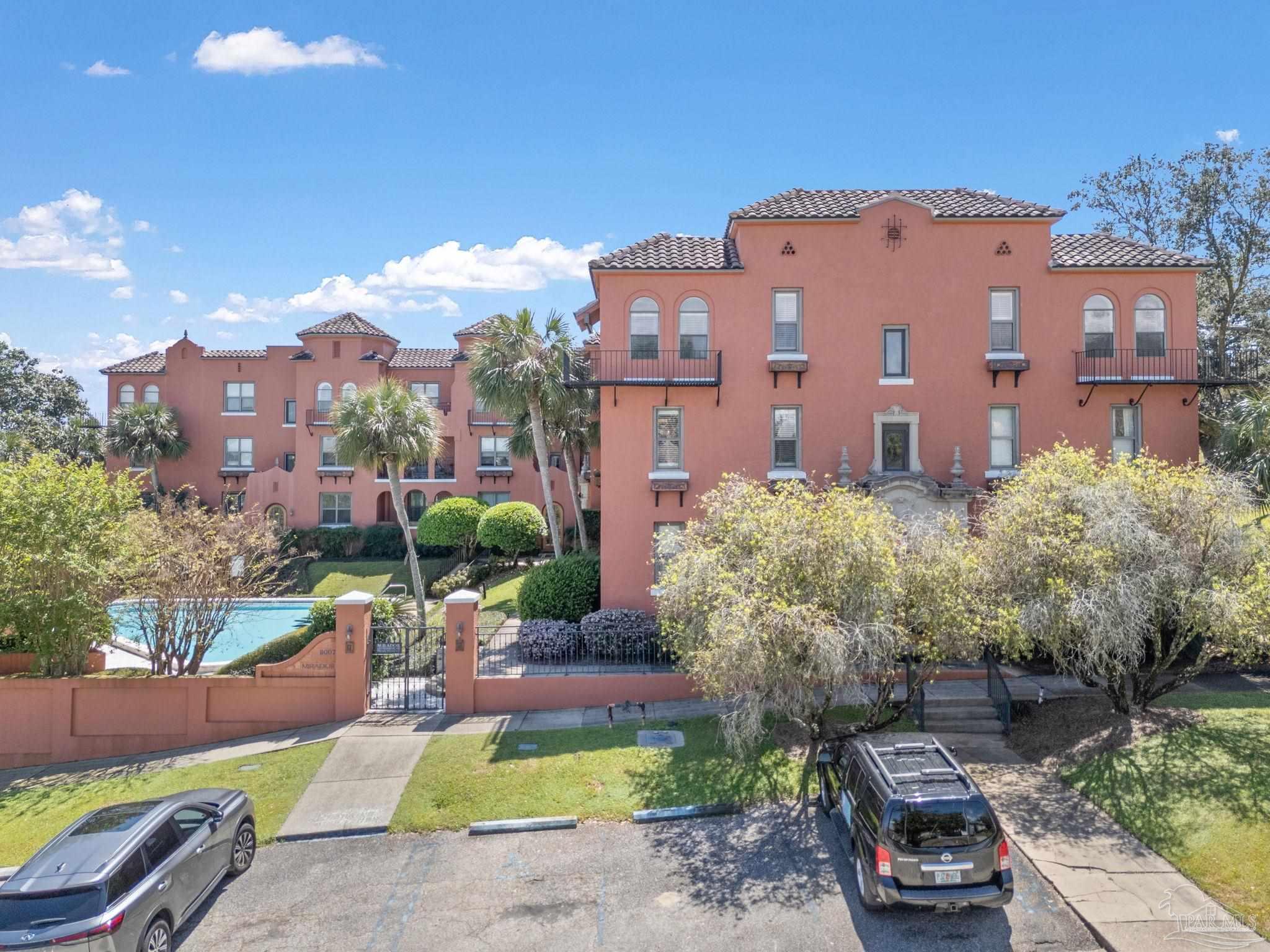 2007 E Gadsden St # 301