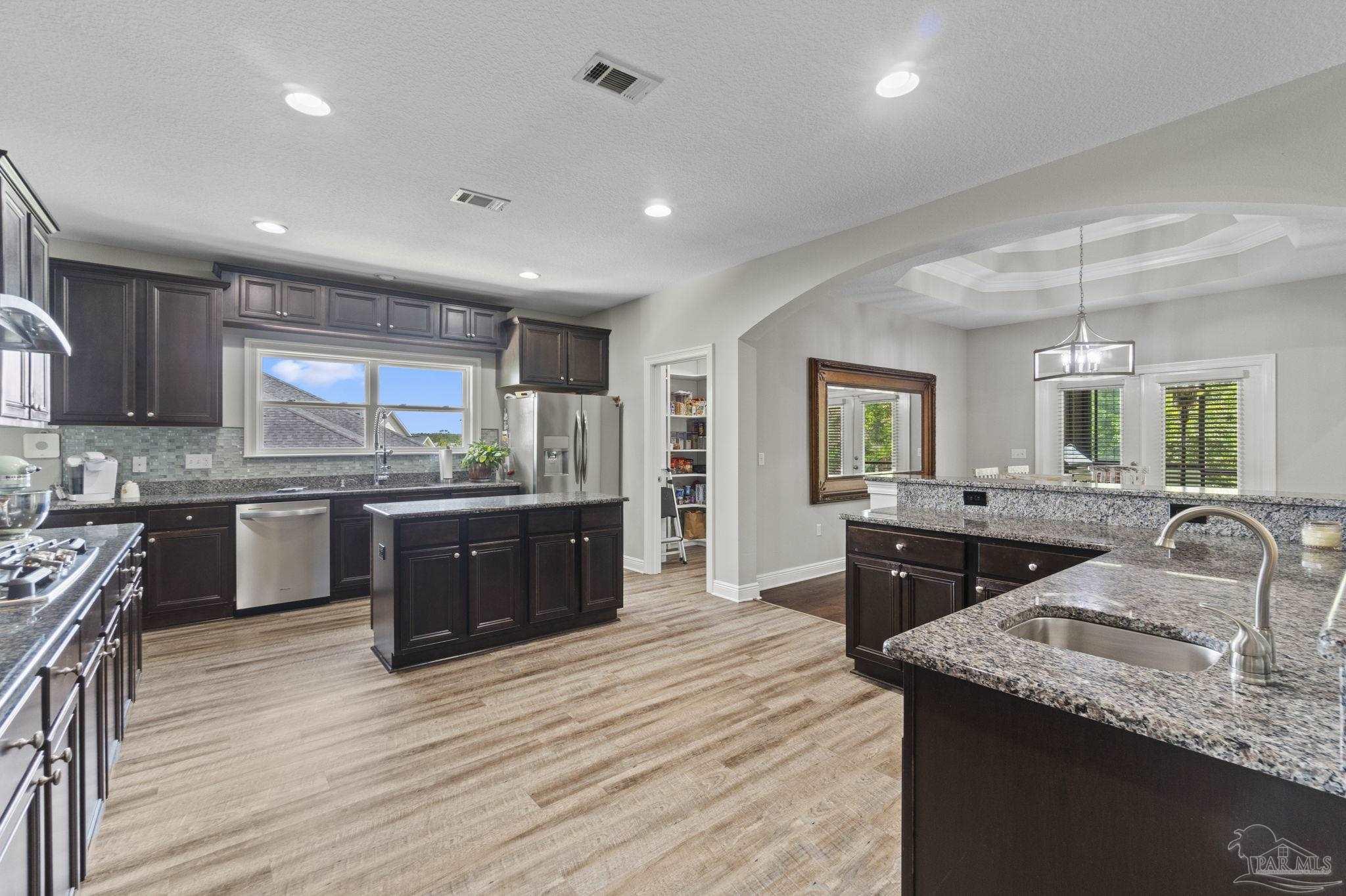 5621 Lobelia Ln