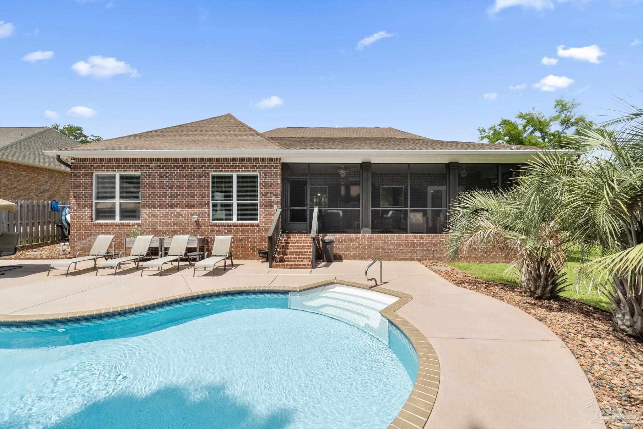 5621 Lobelia Ln