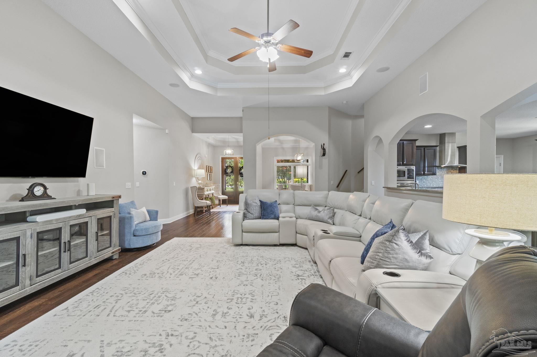 5621 Lobelia Ln