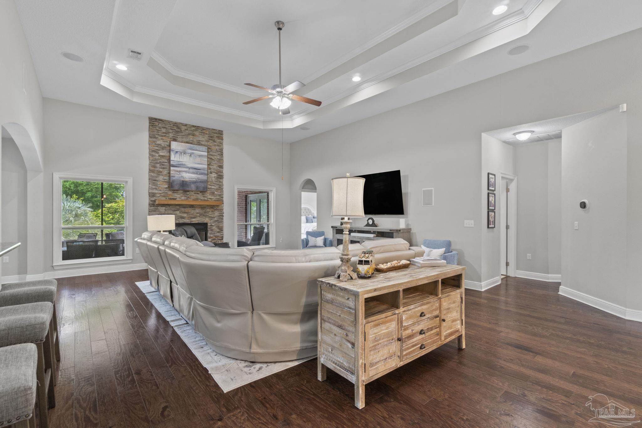 5621 Lobelia Ln