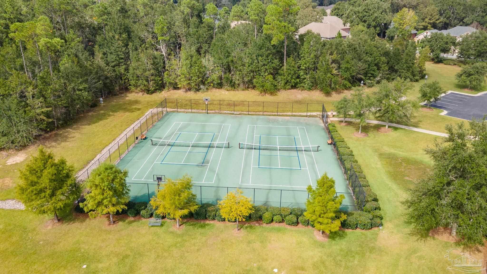 5621 Lobelia Ln