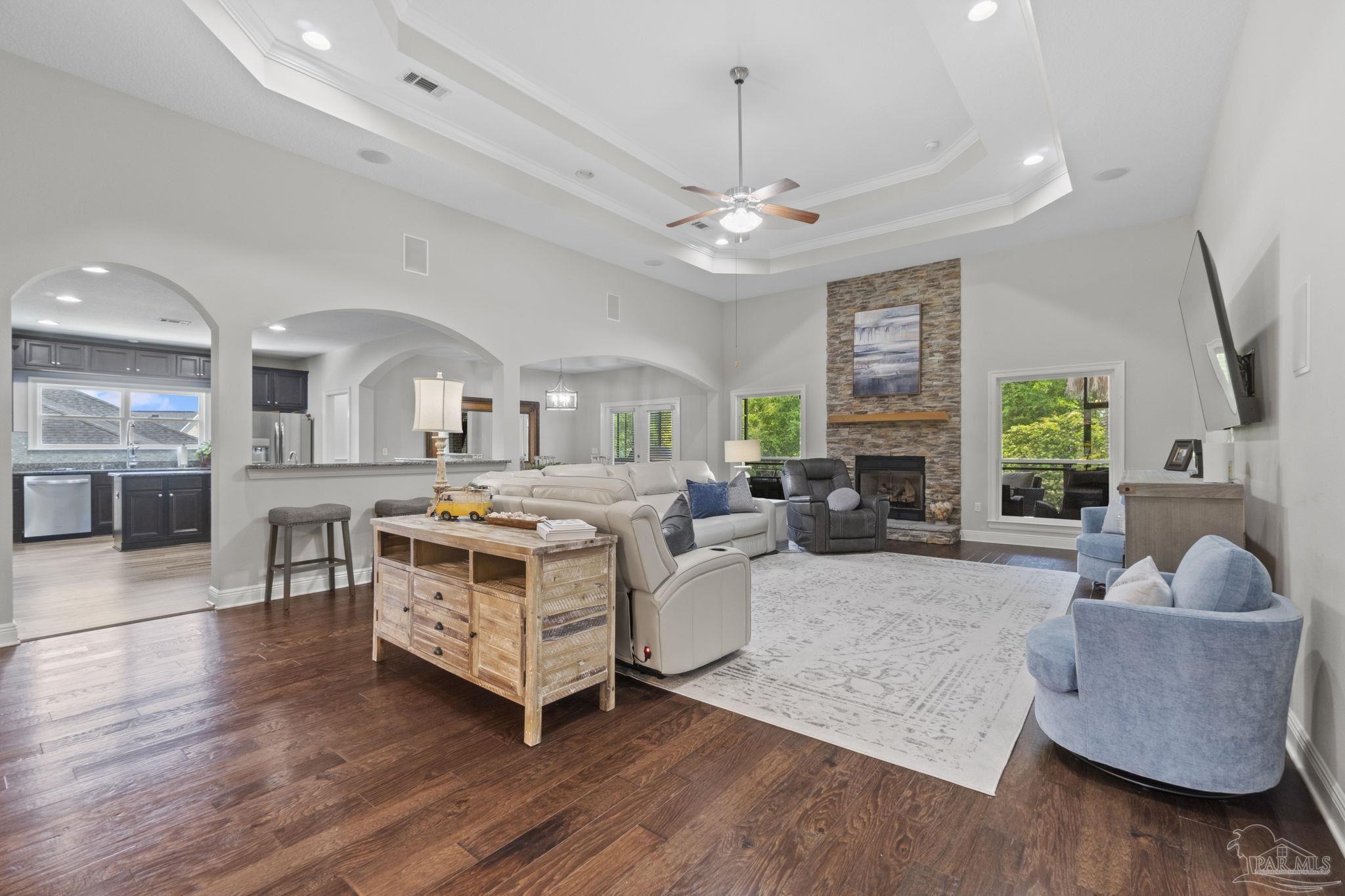 5621 Lobelia Ln