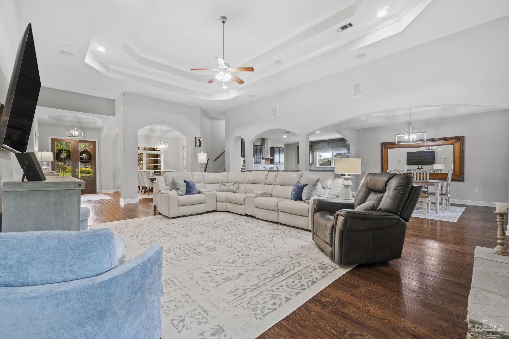 5621 Lobelia Ln