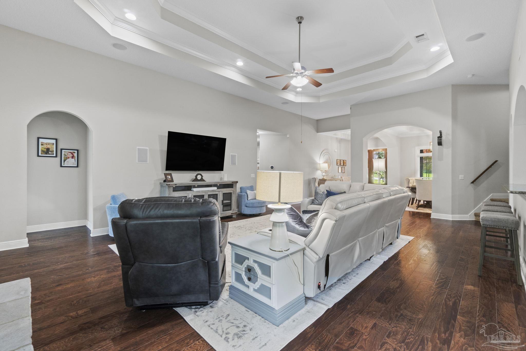 5621 Lobelia Ln