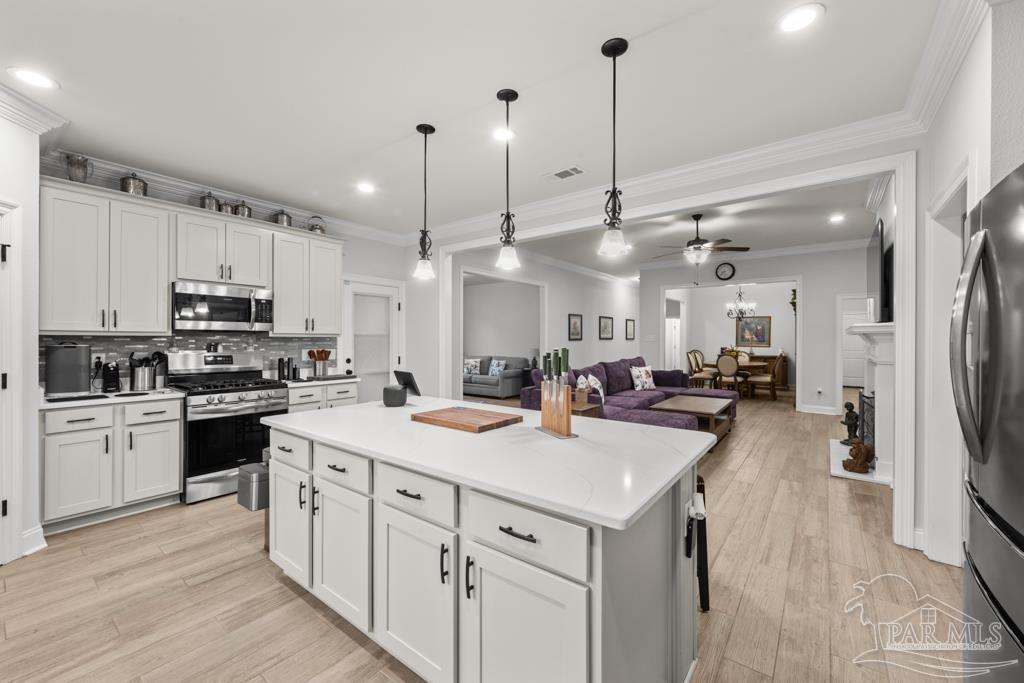 3076 Mountain Laurel Tr