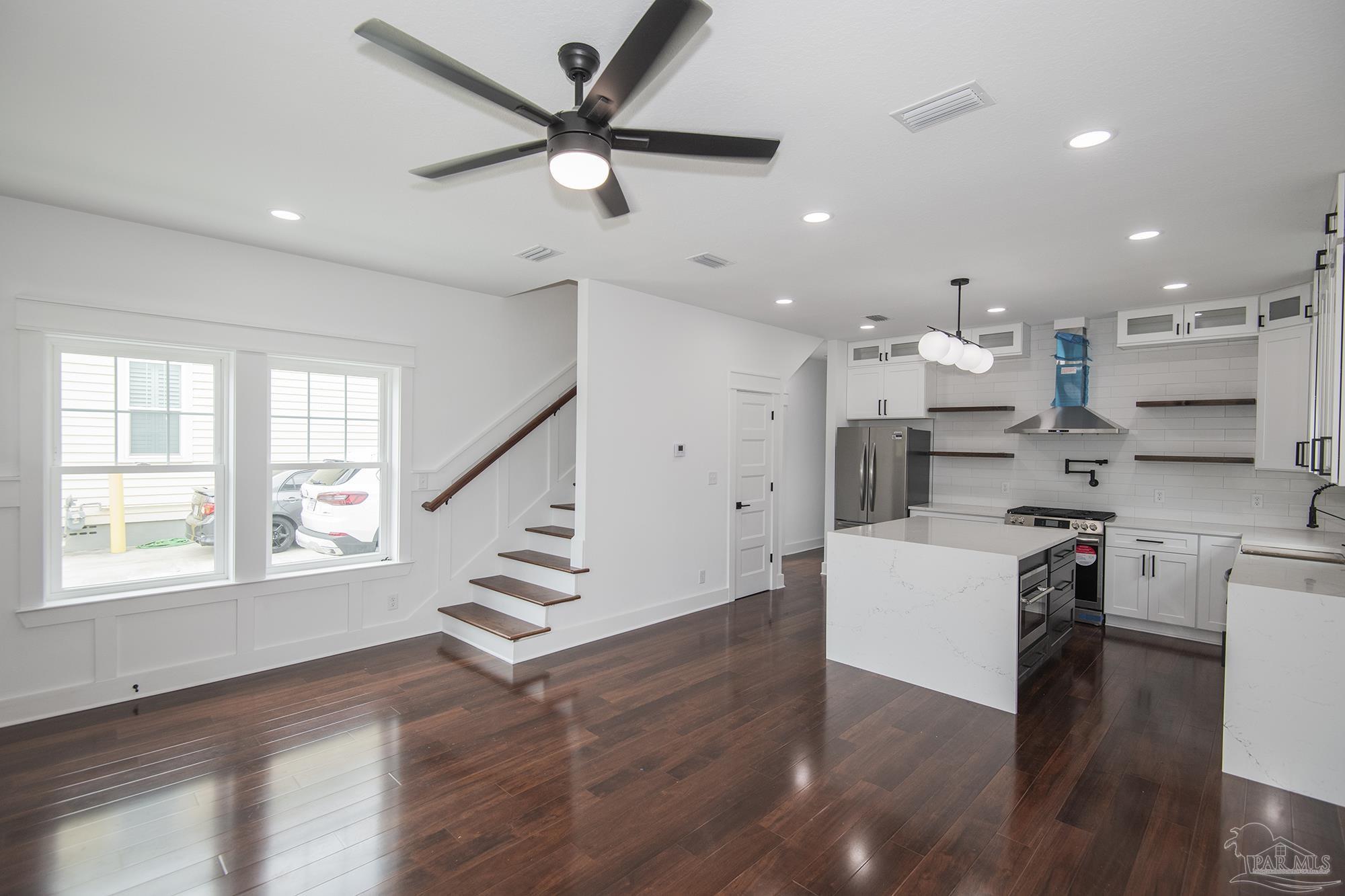 502 W Gregory St