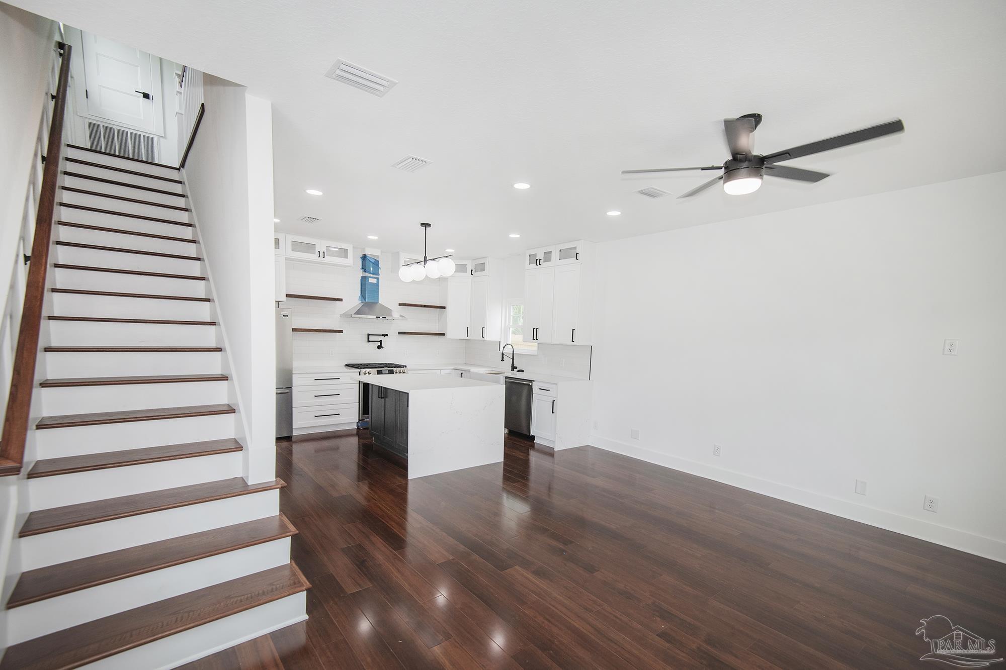 502 W Gregory St