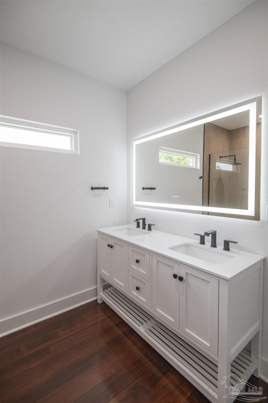 502 W Gregory St