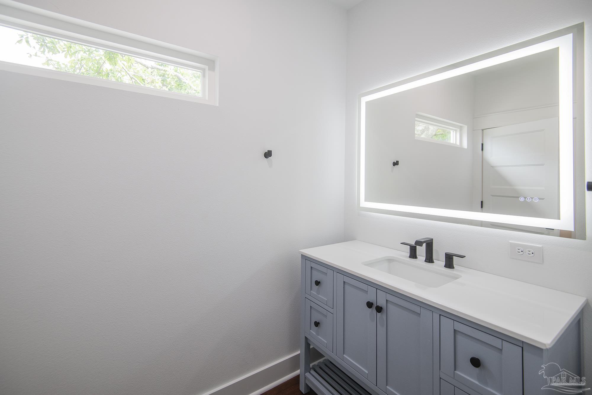 502 W Gregory St