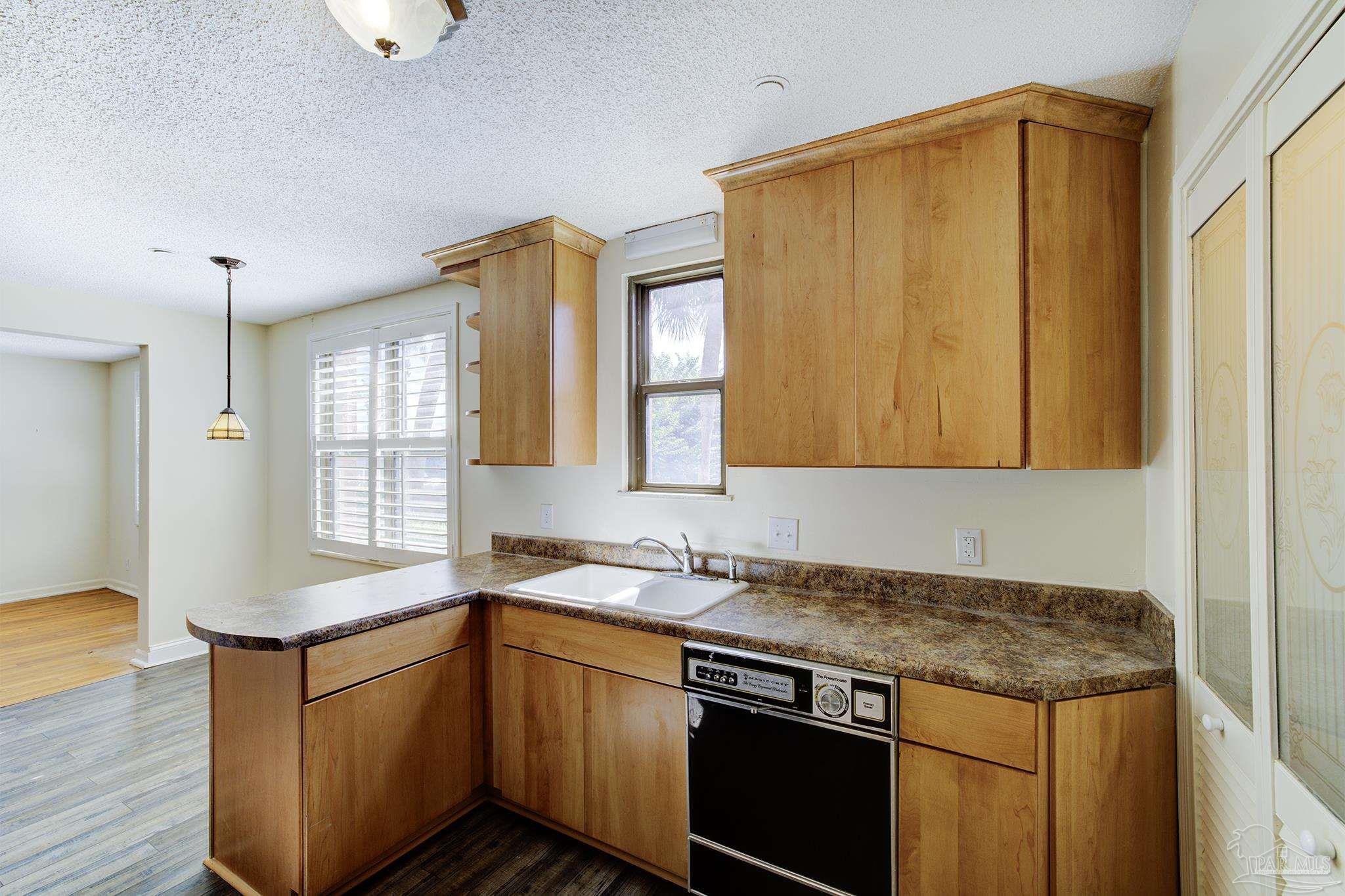 2007 E Gadsden St # 102