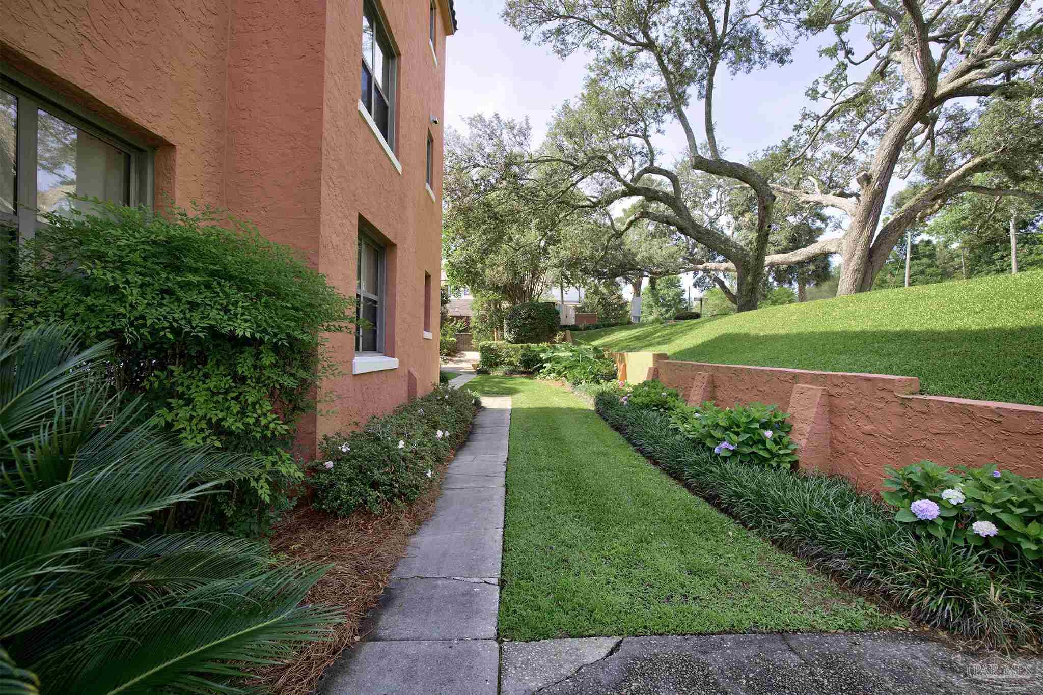 2007 E Gadsden St # 102