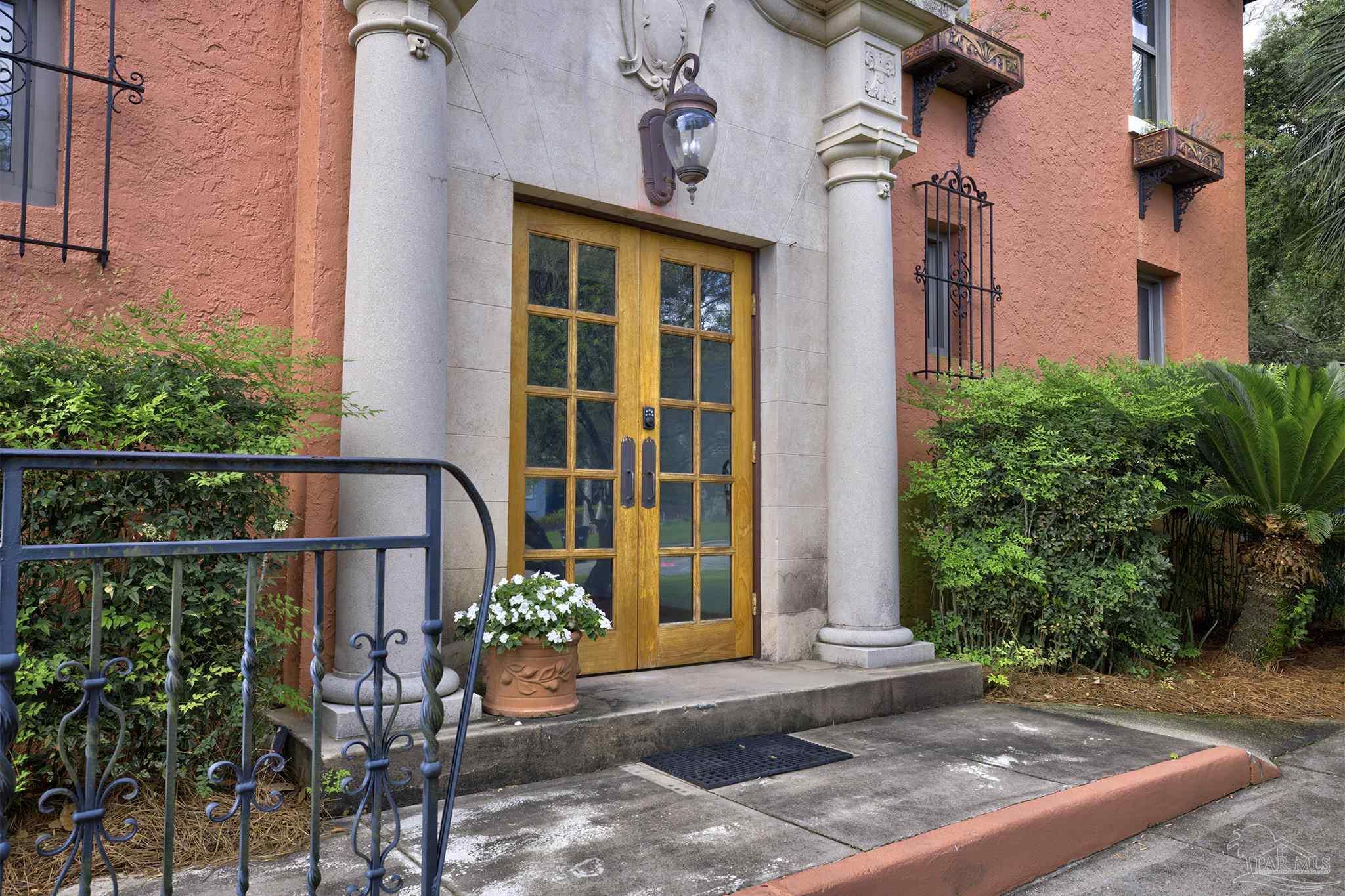 2007 E Gadsden St # 102