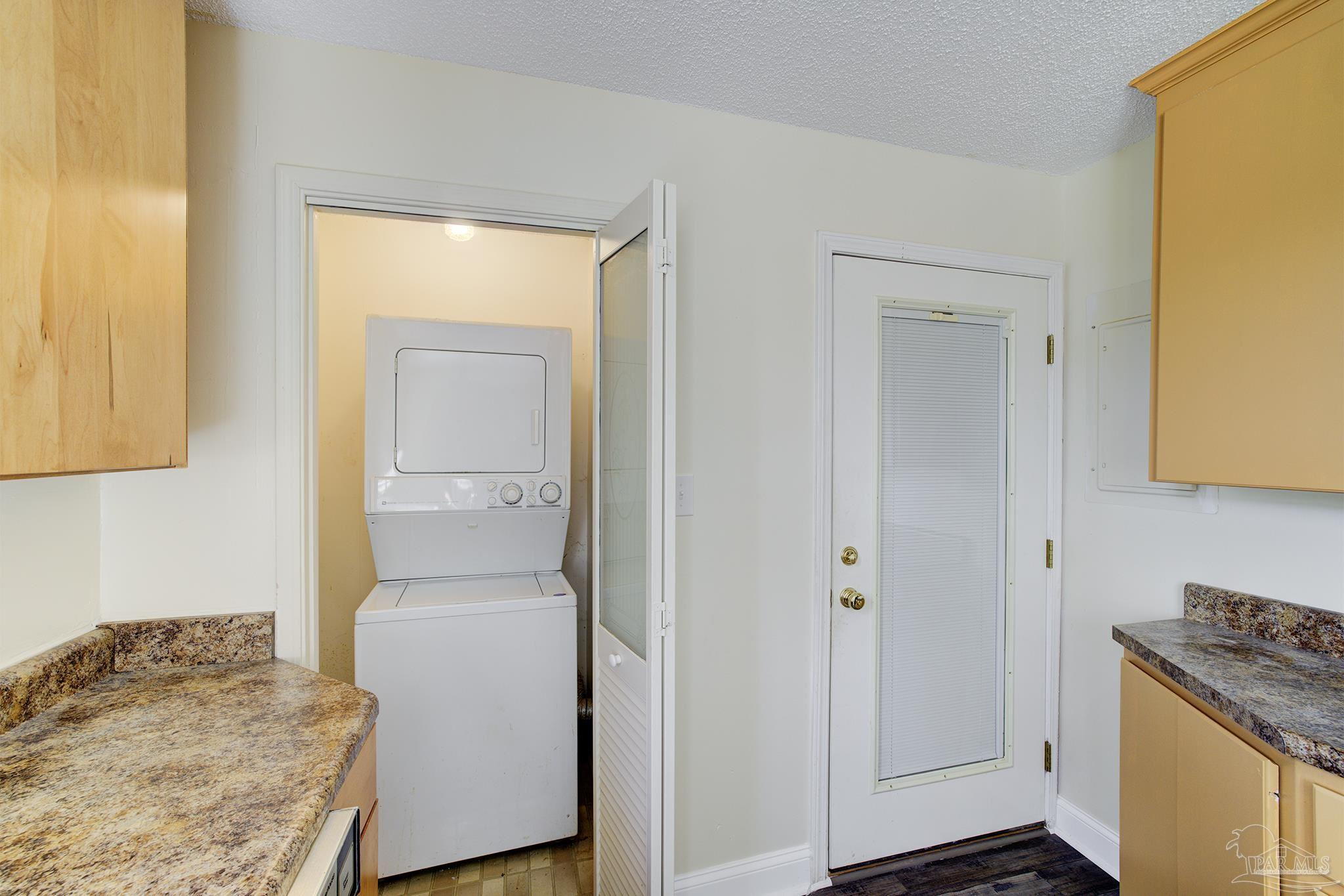 2007 E Gadsden St # 102