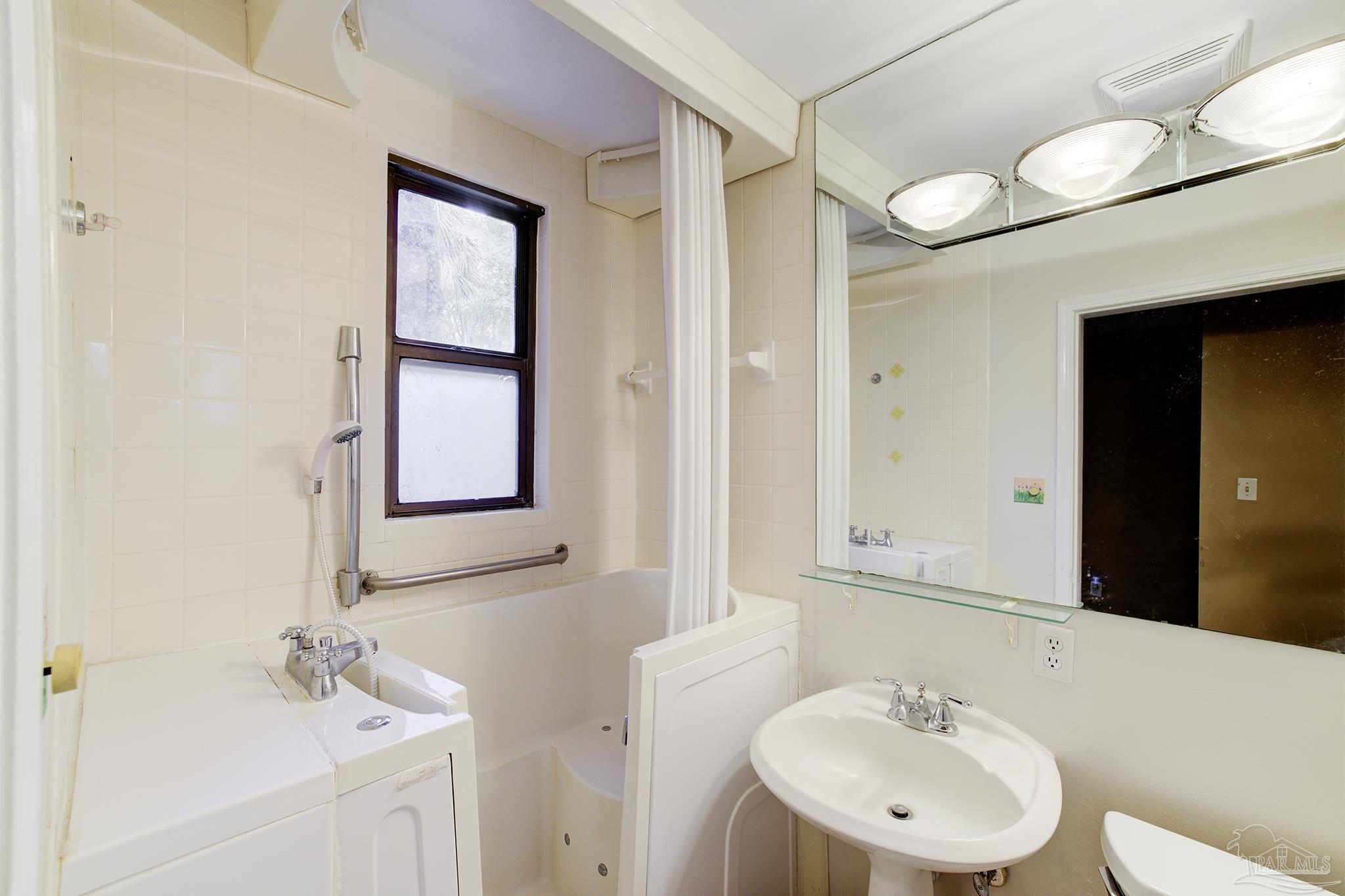 2007 E Gadsden St # 102