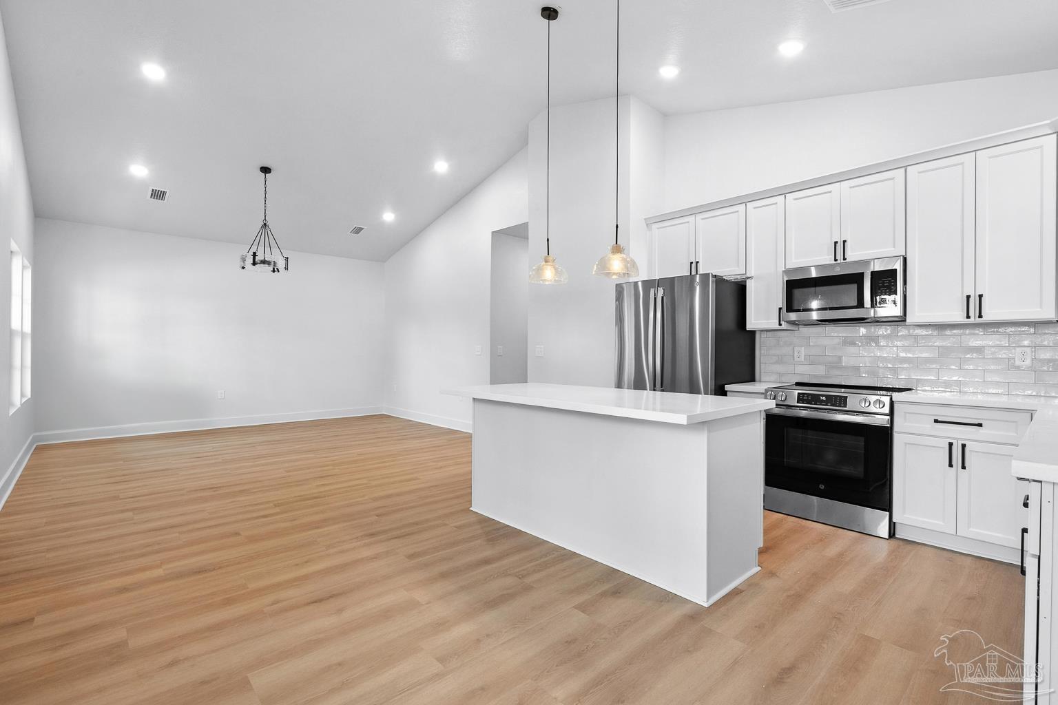 206 W Winthrop Ave
