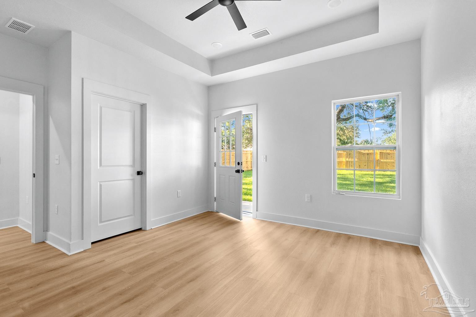 206 W Winthrop Ave