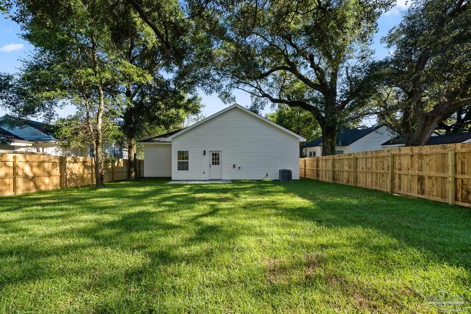 206 W Winthrop Ave