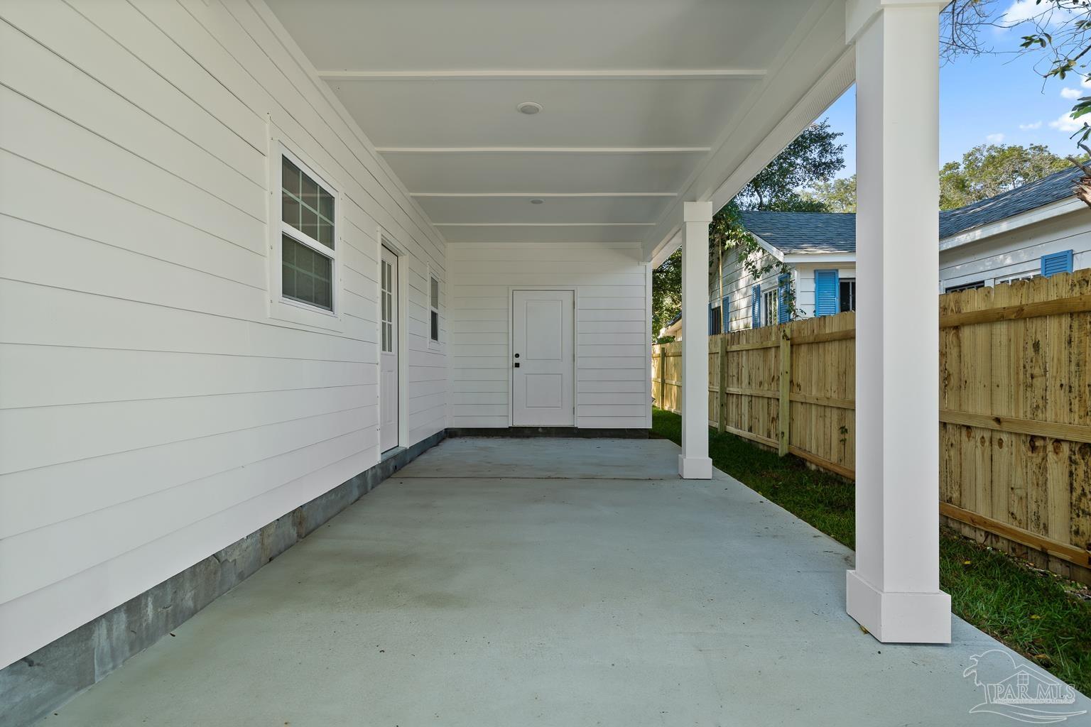 206 W Winthrop Ave