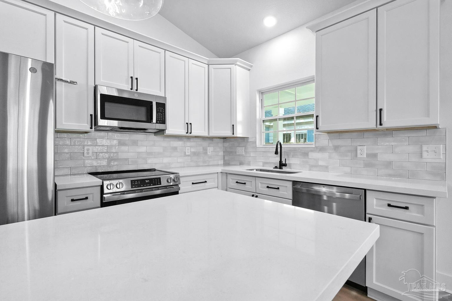 206 W Winthrop Ave