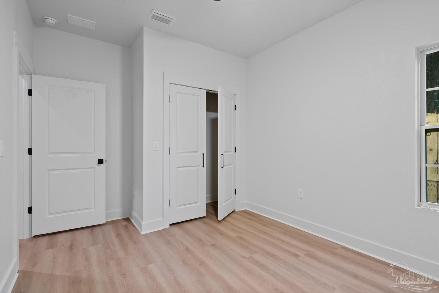 206 W Winthrop Ave