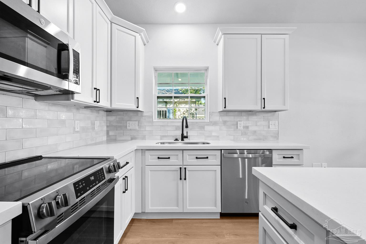 206 W Winthrop Ave