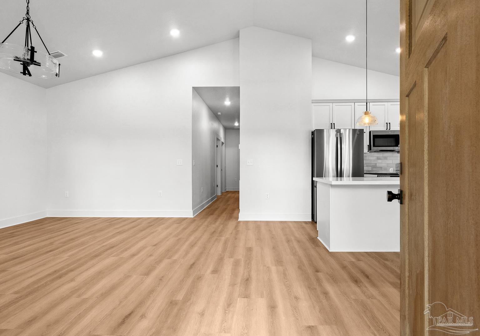 206 W Winthrop Ave