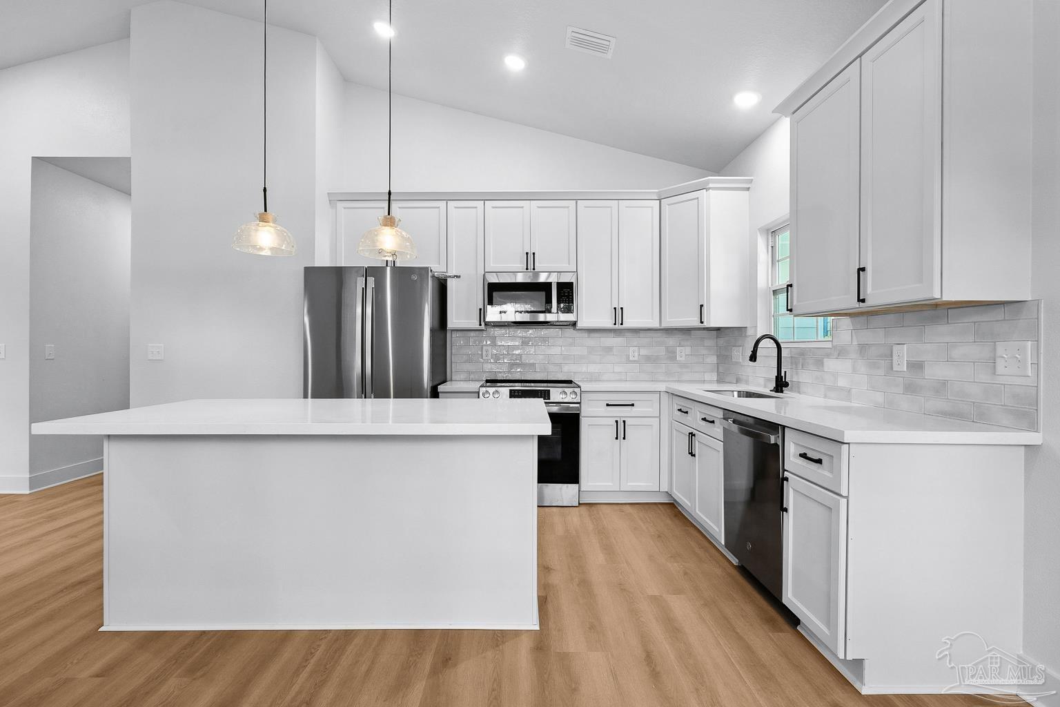 206 W Winthrop Ave