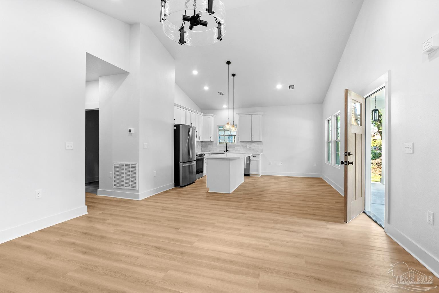 206 W Winthrop Ave