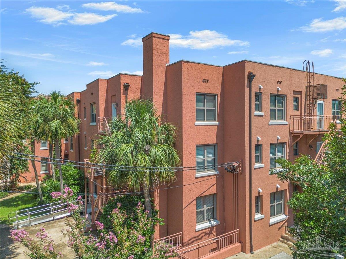 2007 E Gadsden St # 303