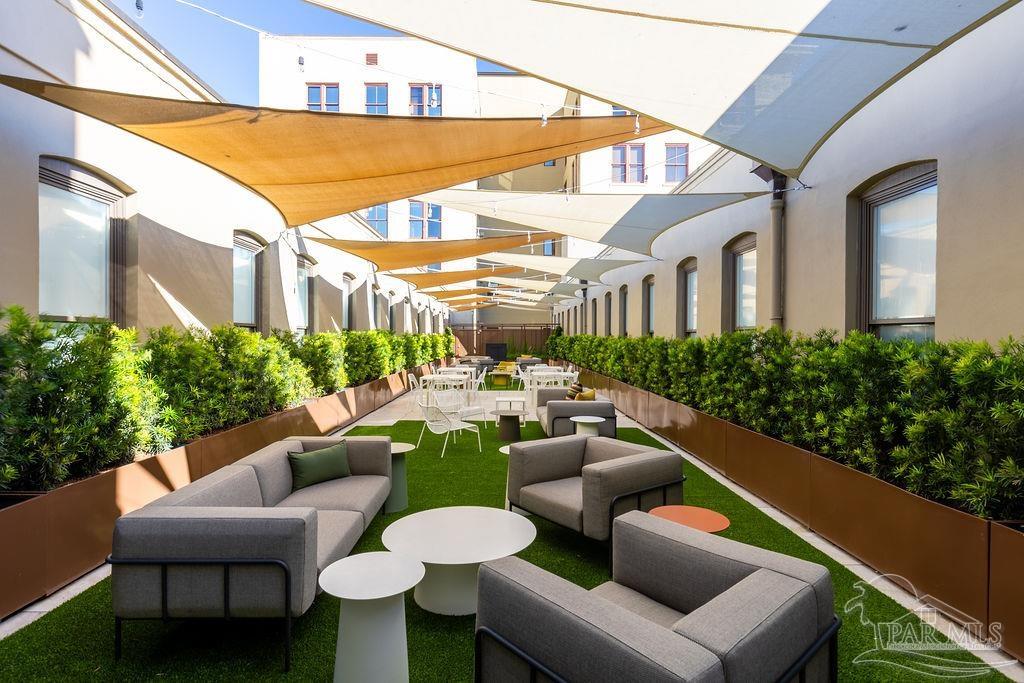 17 S Palafox Pl # 307