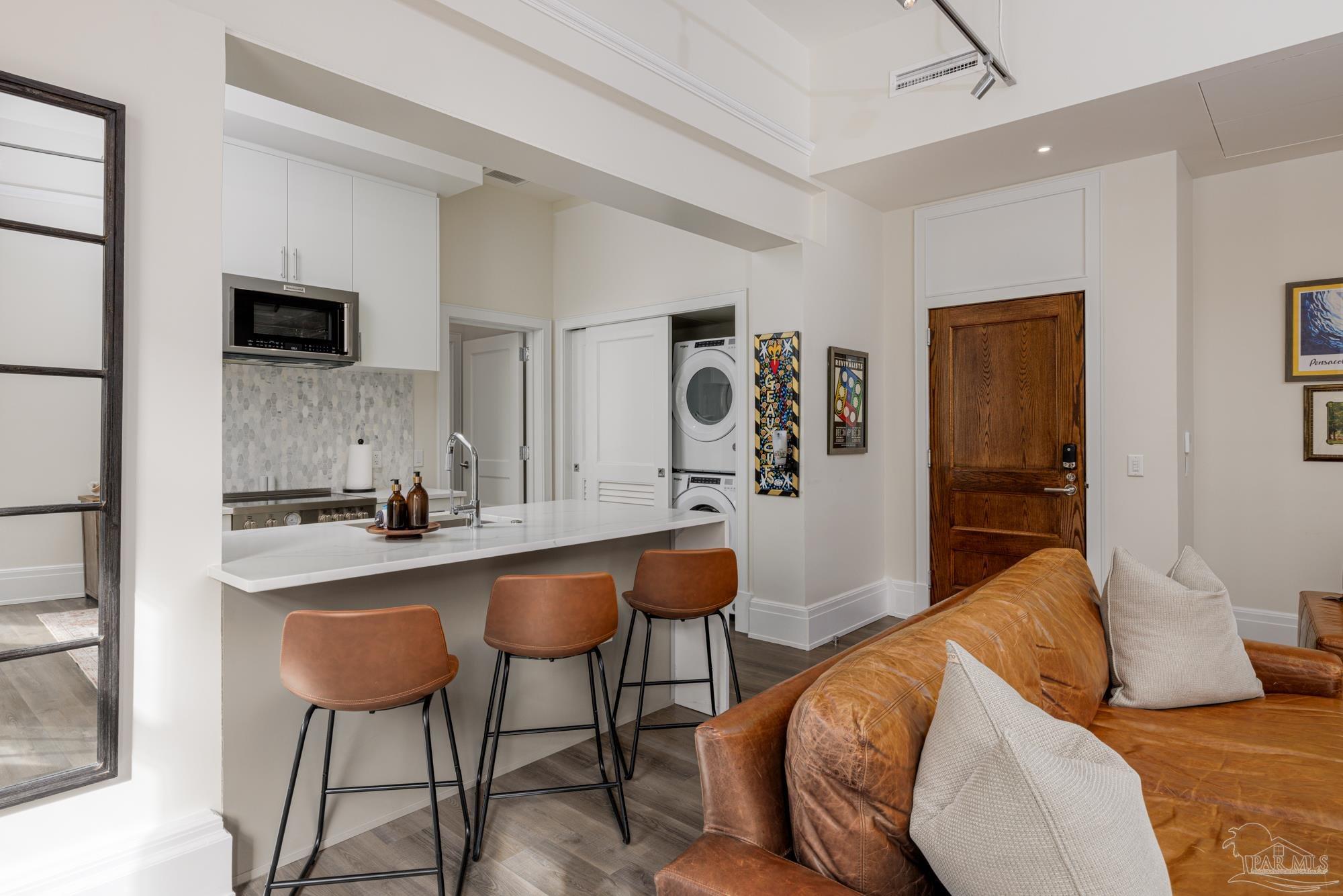 17 S Palafox Pl # 307