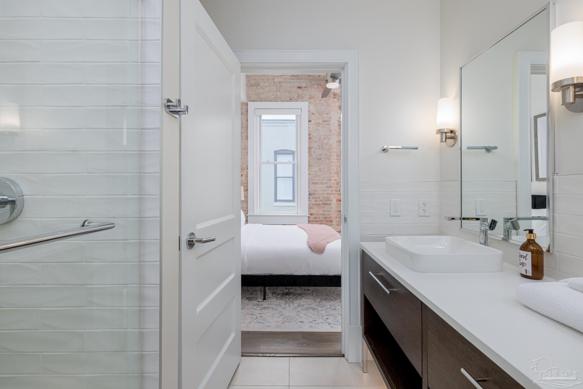 17 S Palafox Pl # 307