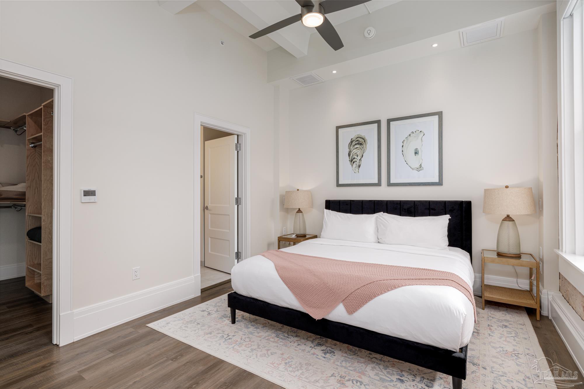 17 S Palafox Pl # 307