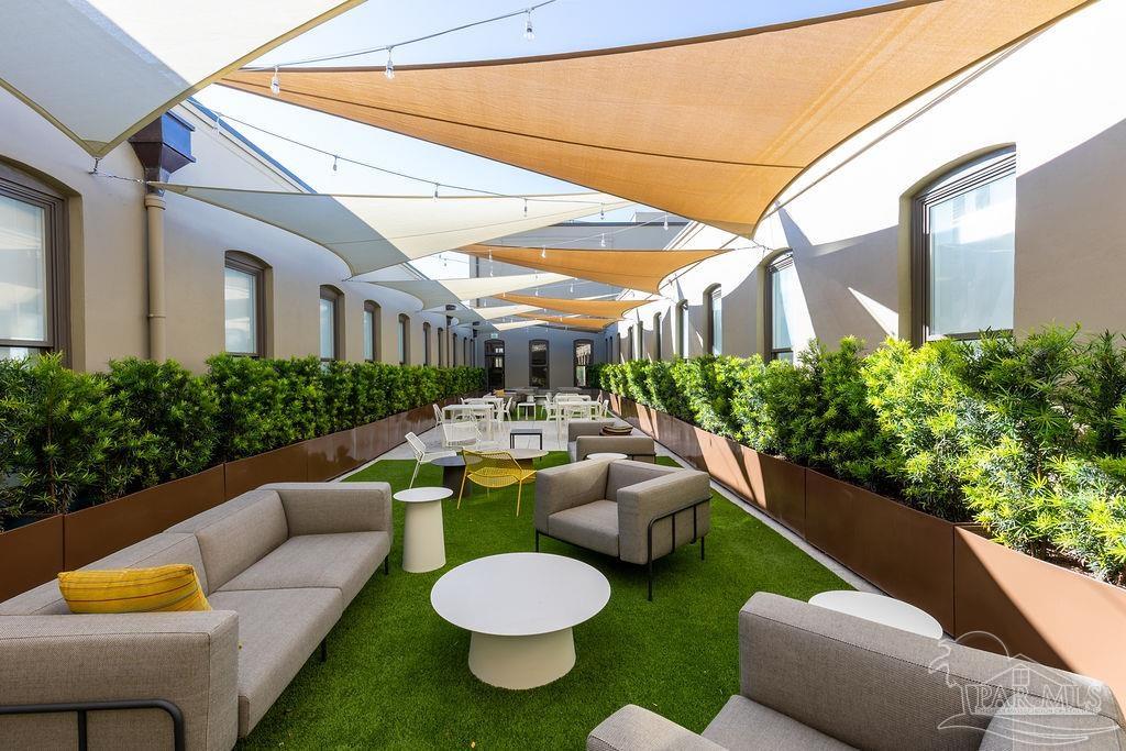 17 S Palafox Pl # 307