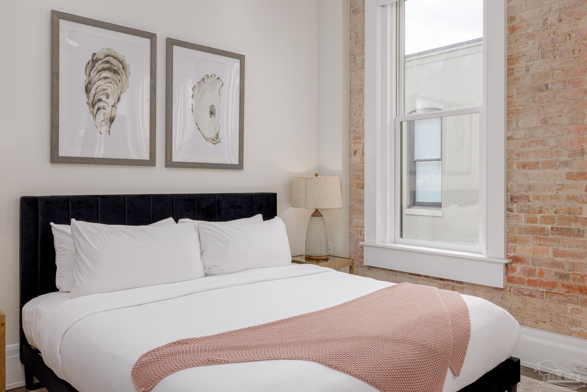 17 S Palafox Pl # 307