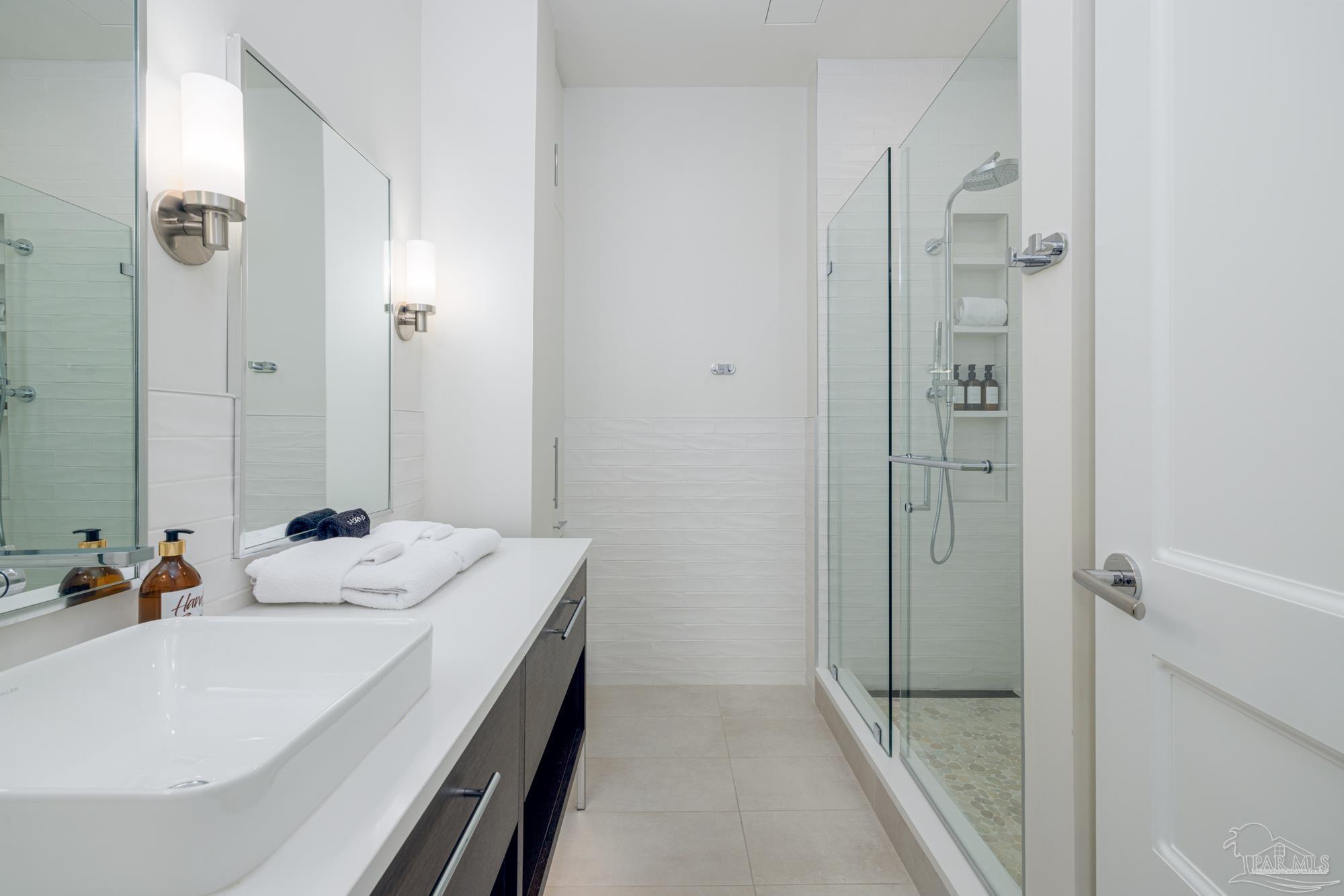 17 S Palafox Pl # 307