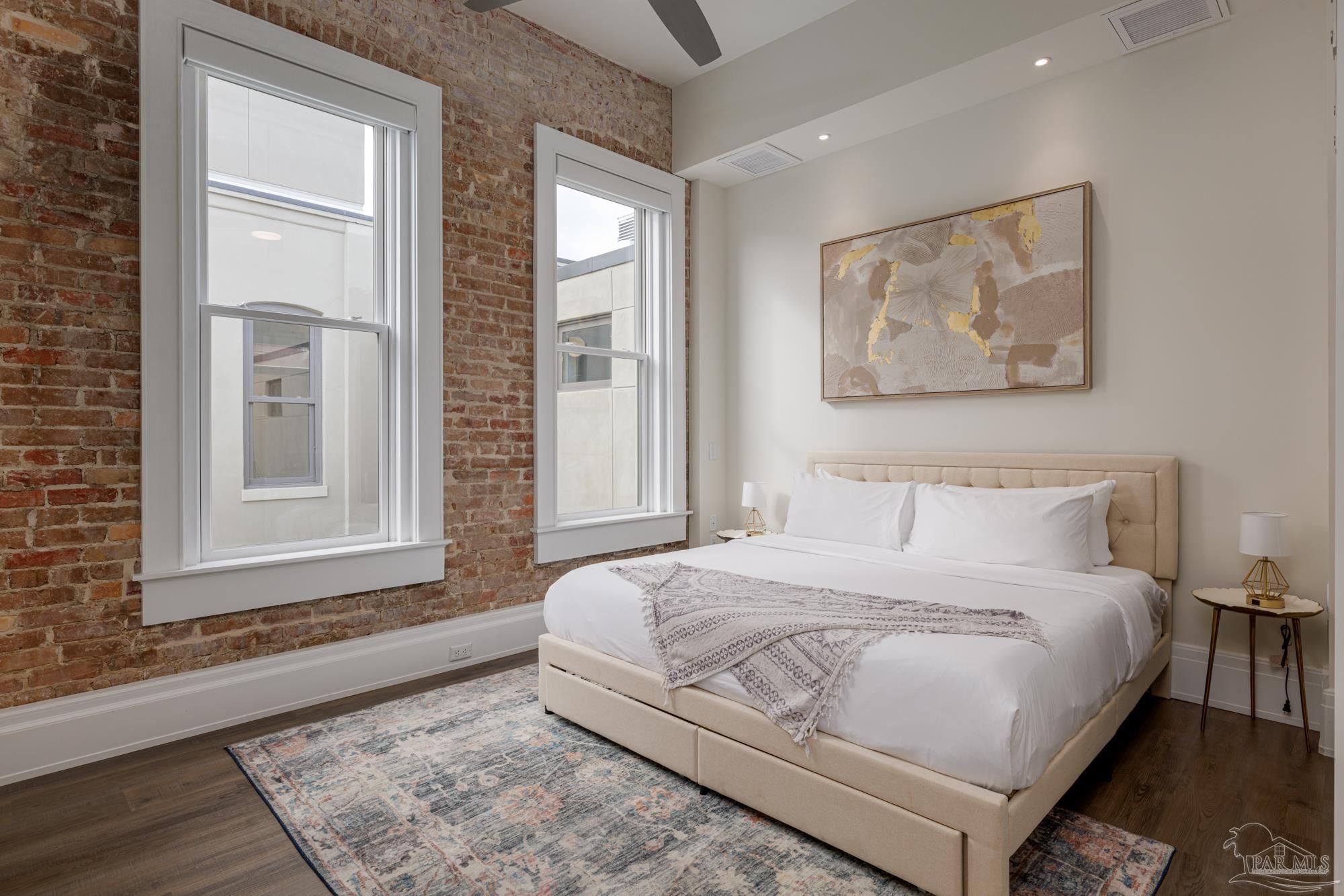 17 S Palafox Pl # 307