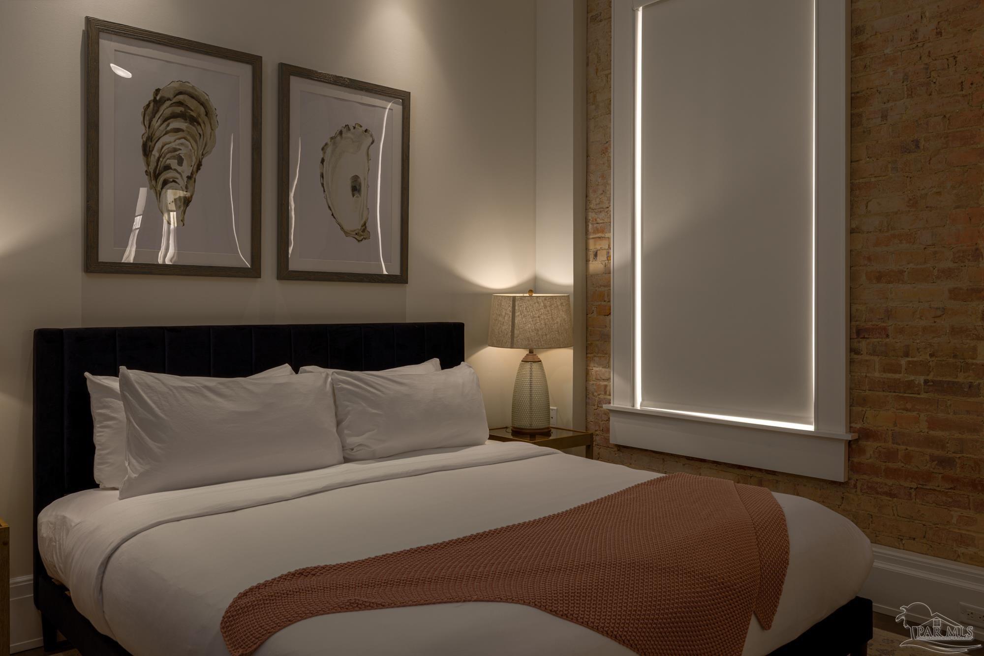 17 S Palafox Pl # 307