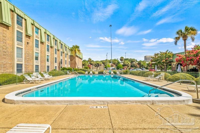 224 E Garden St # 140
