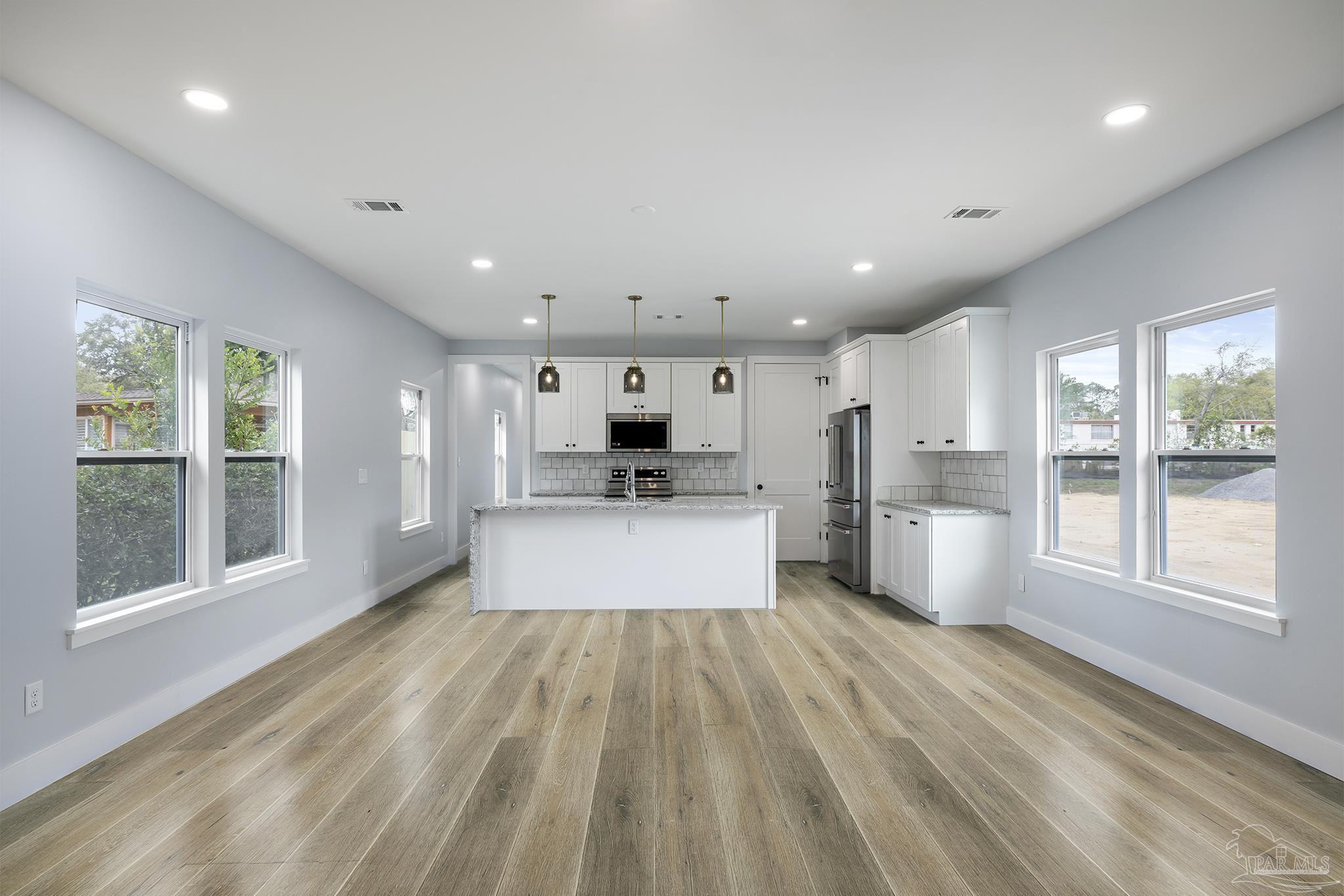 3805 N 10th Ave
