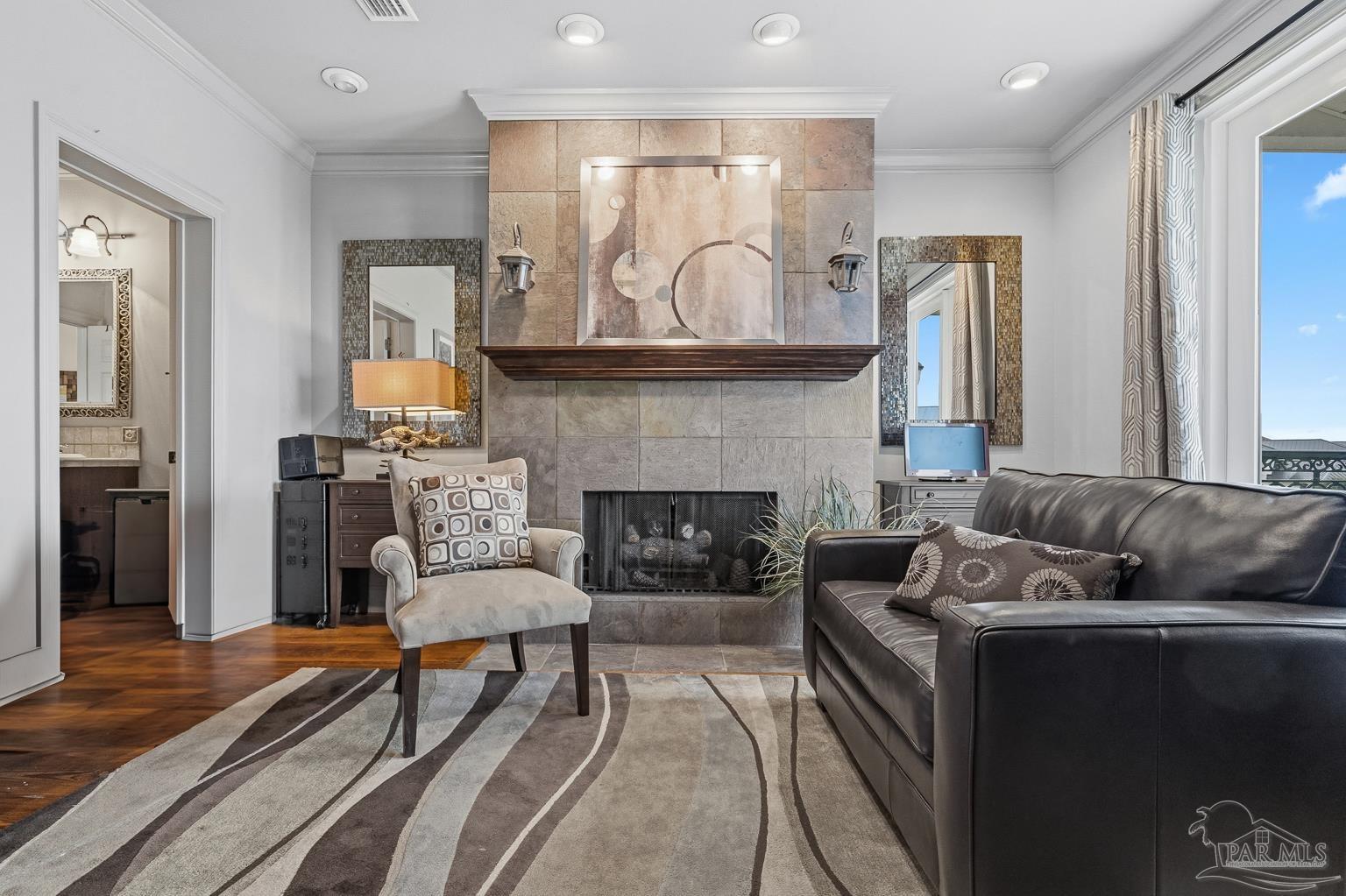 39 E Galvez Ct