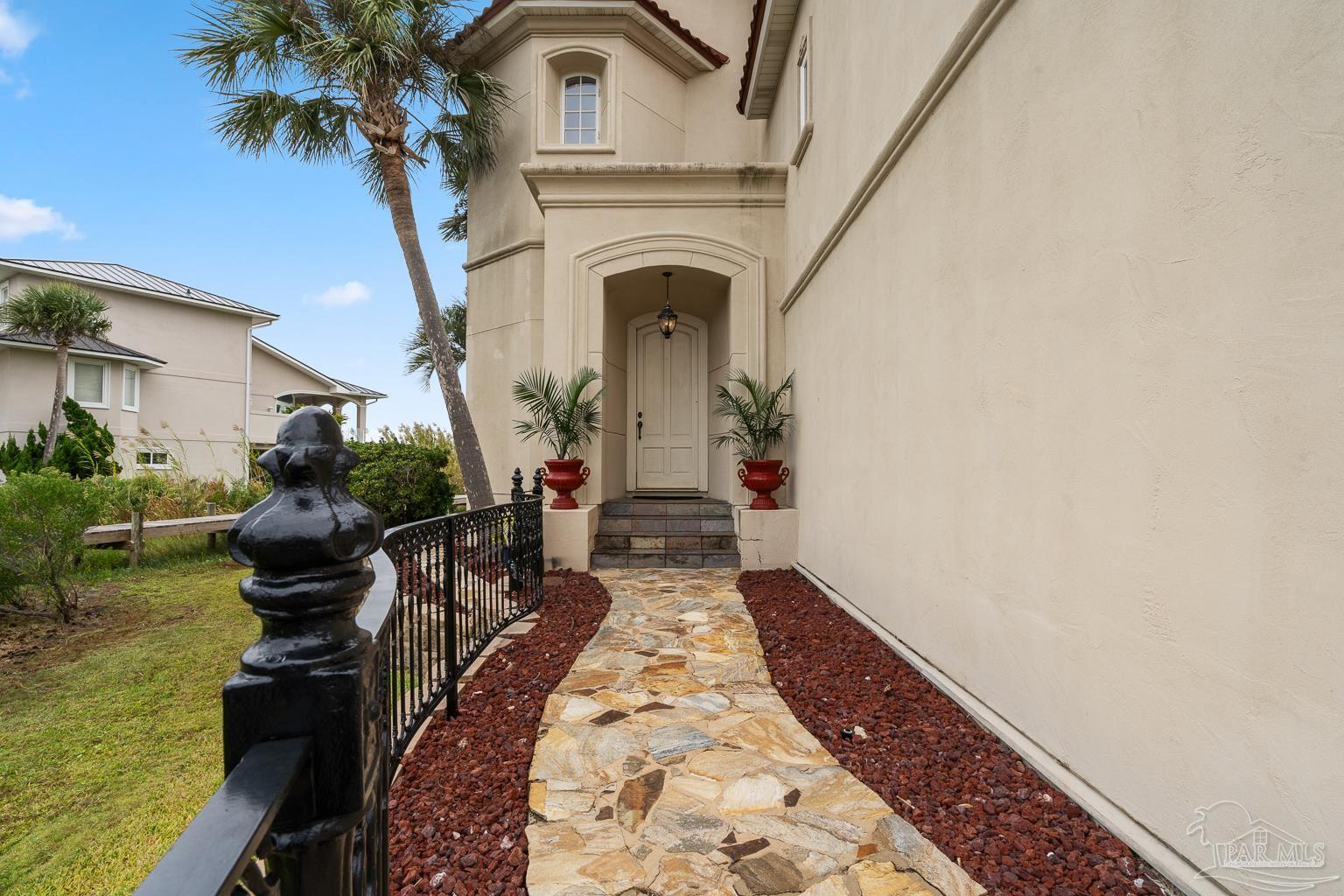 39 E Galvez Ct