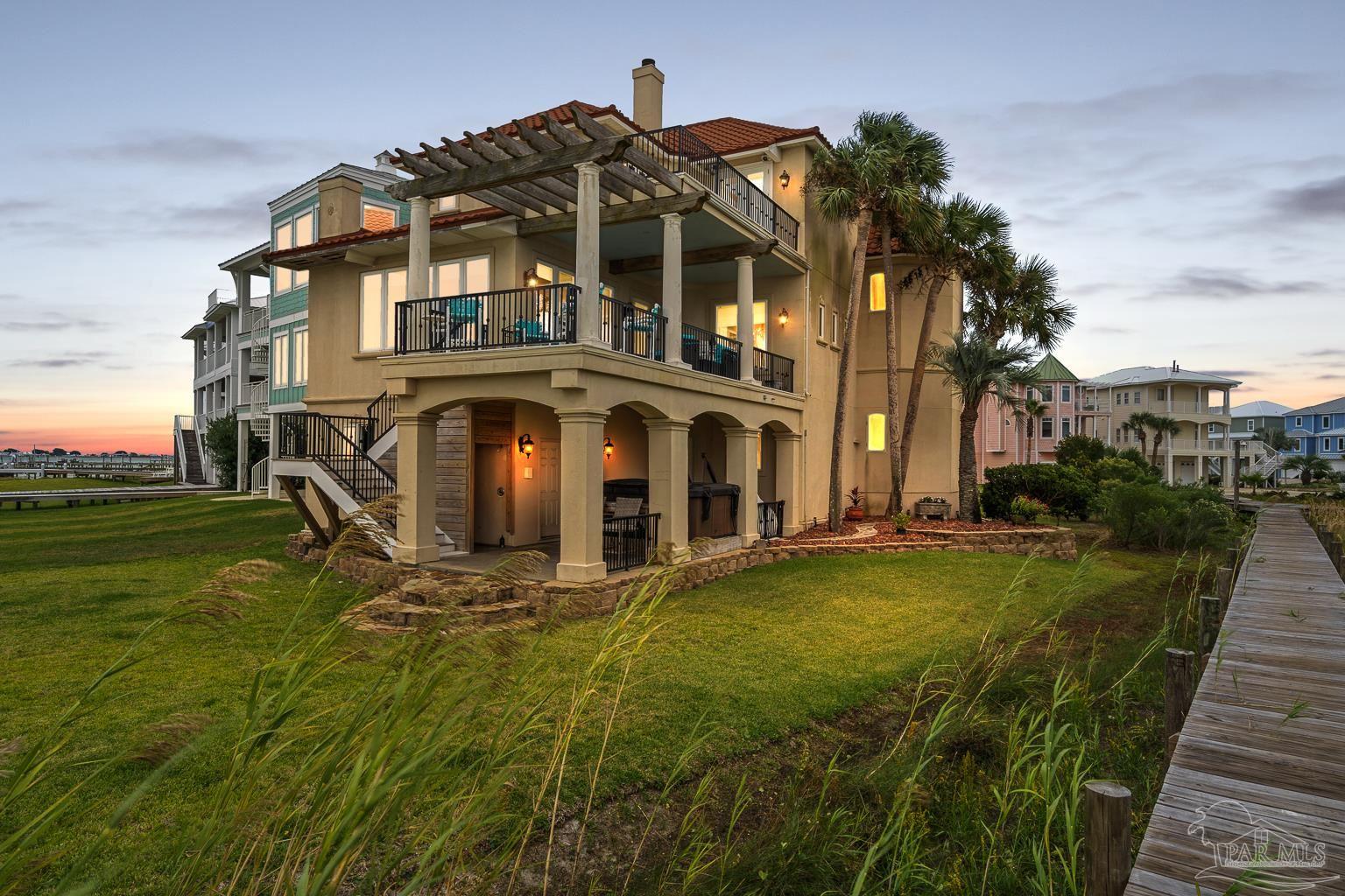 39 E Galvez Ct
