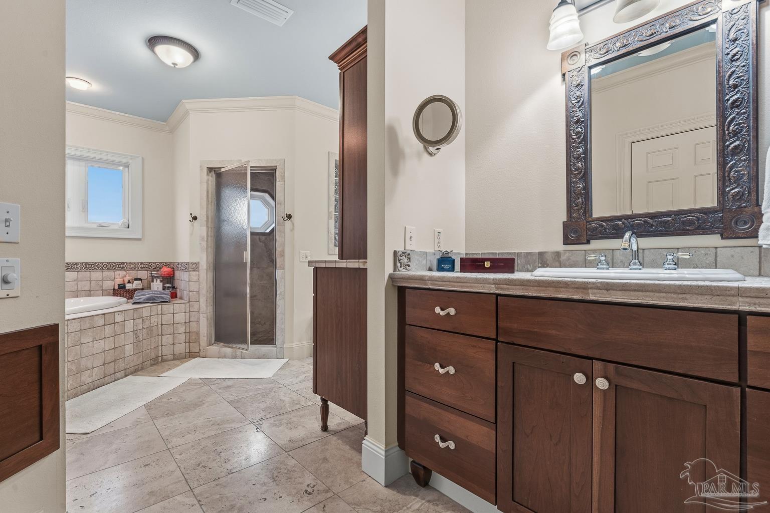 39 E Galvez Ct