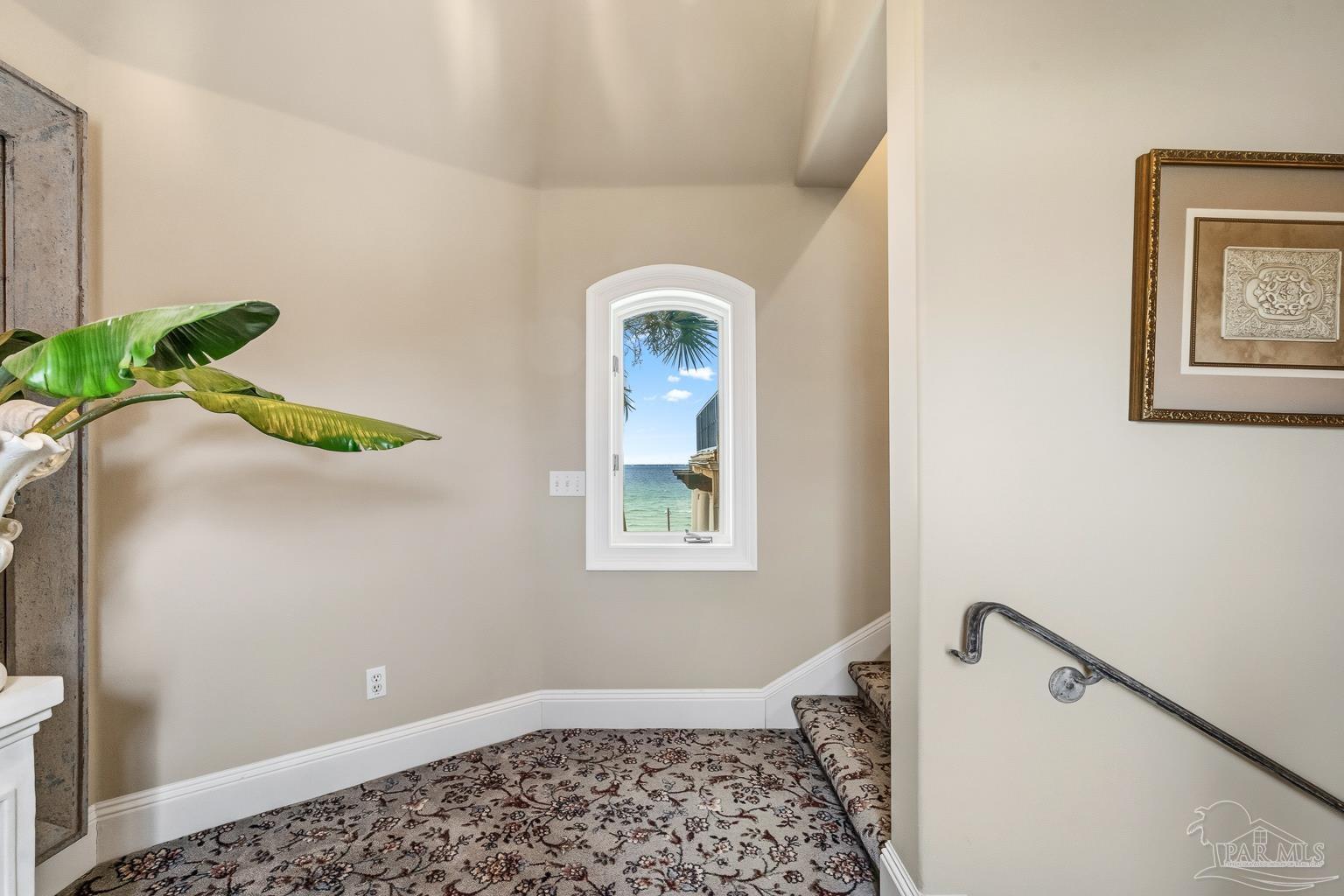 39 E Galvez Ct