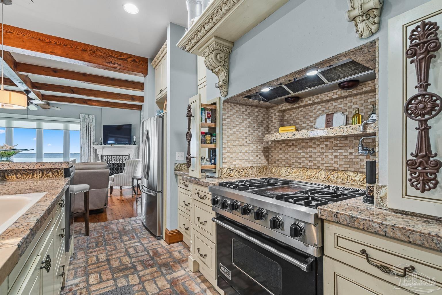 39 E Galvez Ct