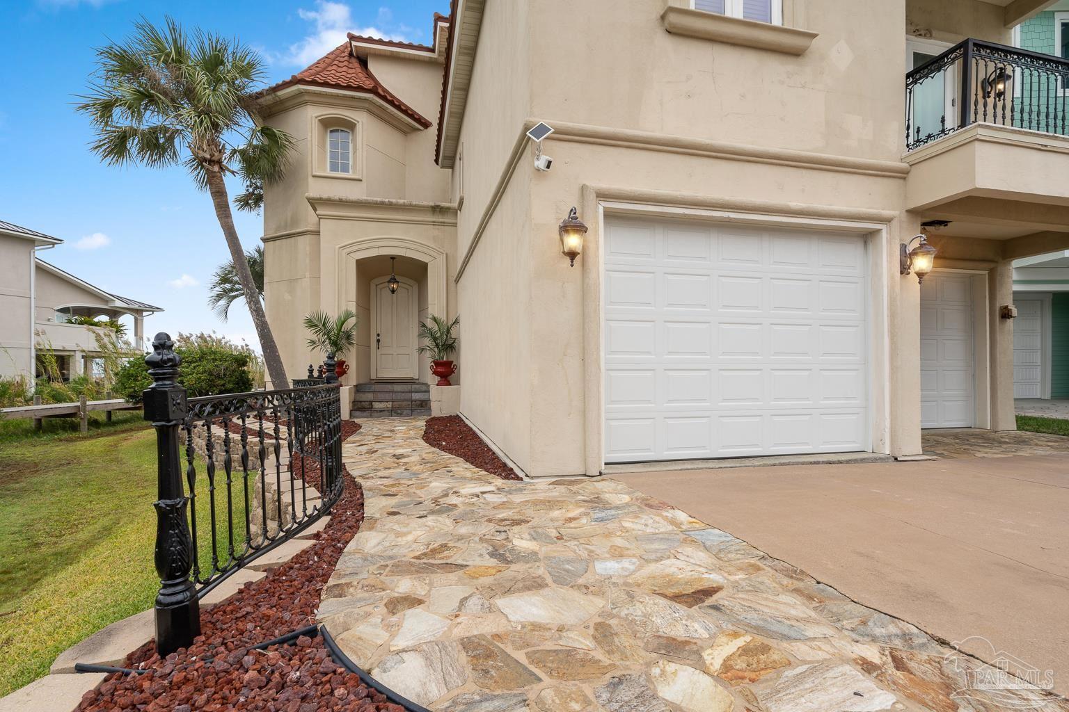 39 E Galvez Ct
